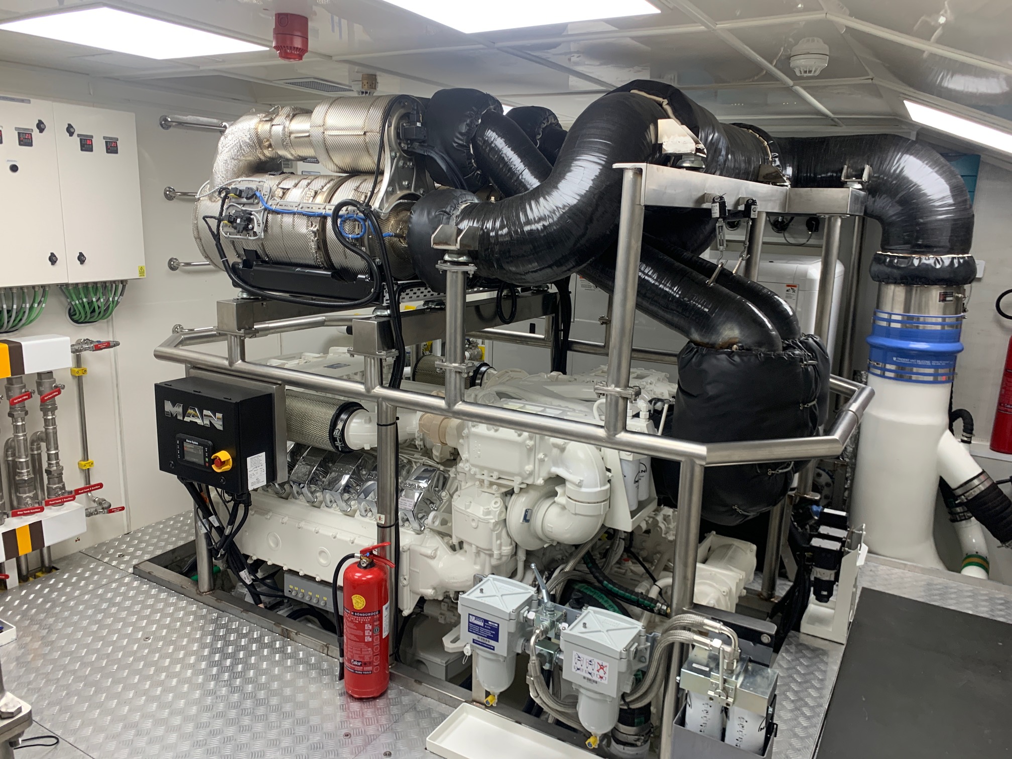 Common Server Engine MAN V12 Marine Diesel Engine — Complete Guide to Specs and Service ...